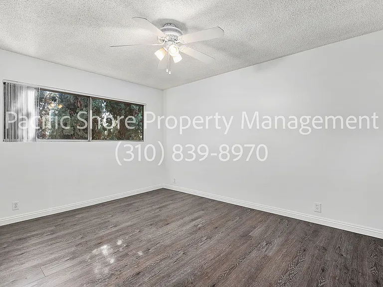 868 West Knoll Apartments — Photo 29