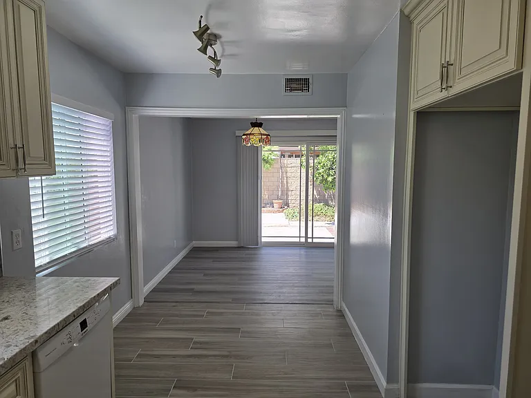 9351 Maureen Dr — Photo 10