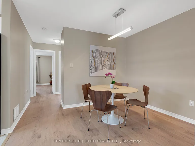 361 Georgian Dr #UPPER — Photo 8