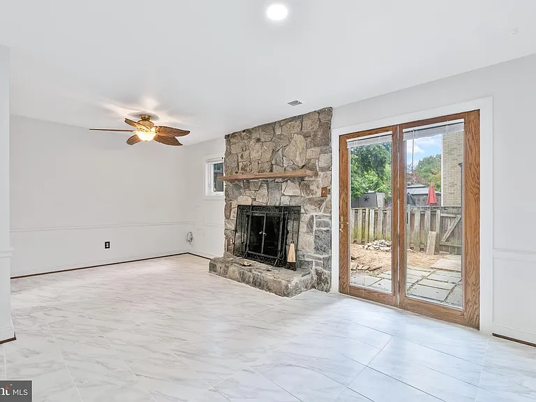9652 Marston Ln — Photo 10