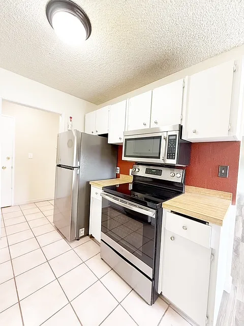 924 Shorewood Dr — Photo 4