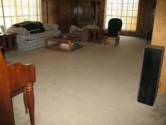 4th image of 103 Holly Cir