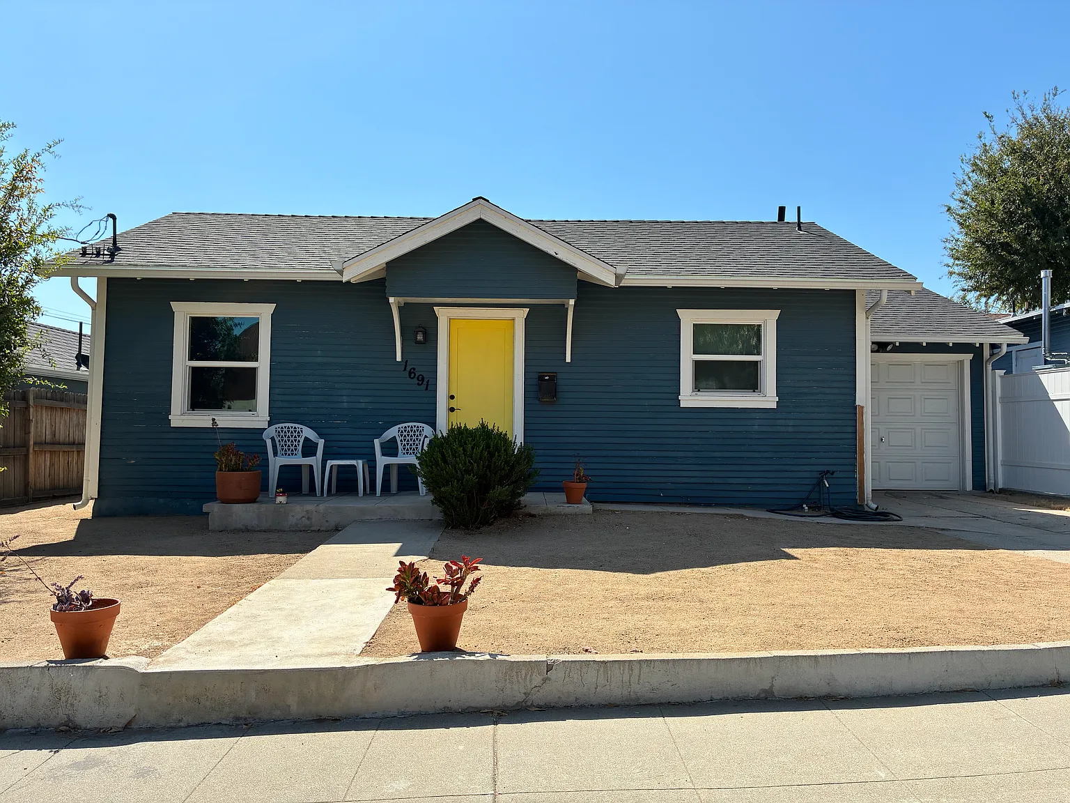 2 bed, 600 sqft, $2,700 — Photo 1