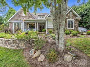 33 Willow Place Cir, Hendersonville, NC 28739