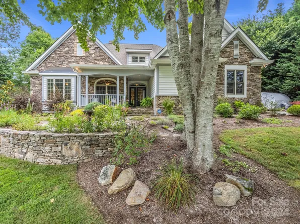 33 Willow Place Cir, Hendersonville, NC 28739