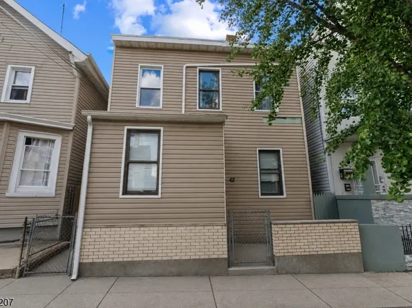 62 Highland St, Paterson City, NJ 07524