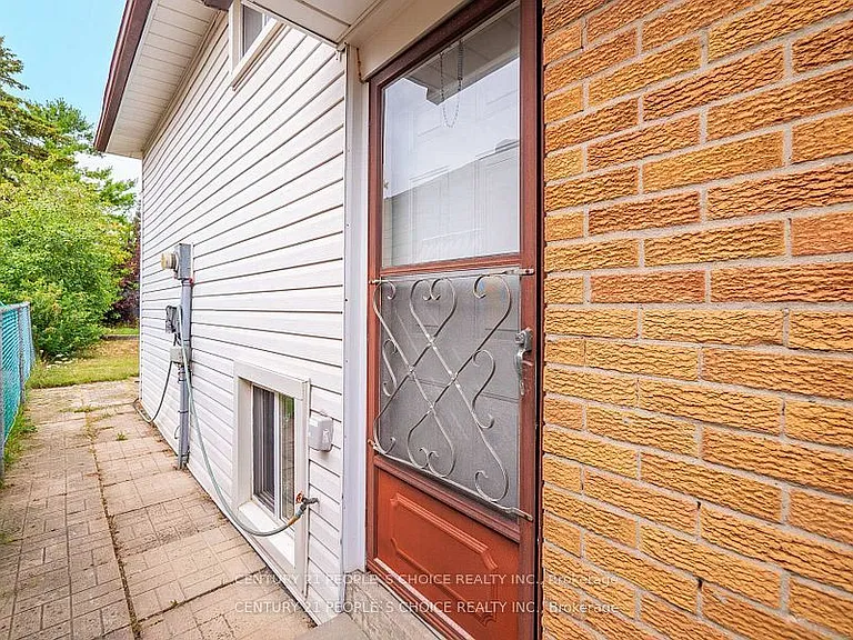 3404 Monica Dr N — Photo 2