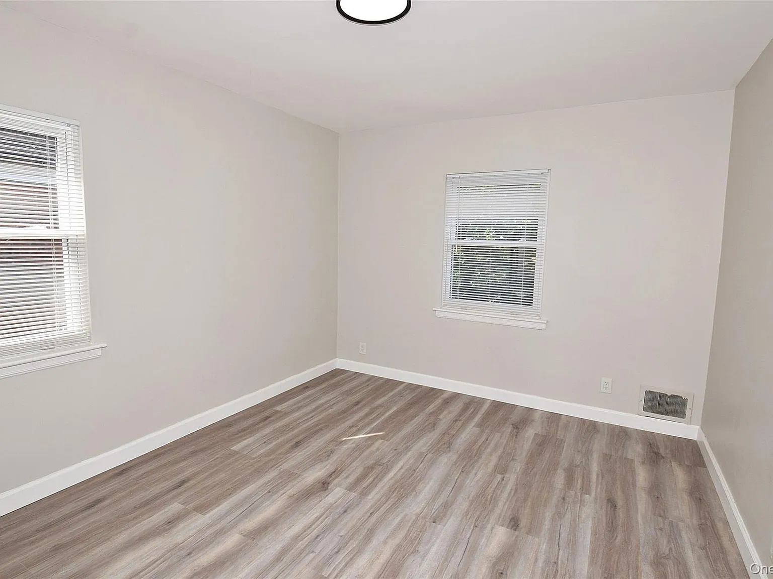 2 bed, 1.0 bath, 1848 sqft, $3,000 — Photo 4