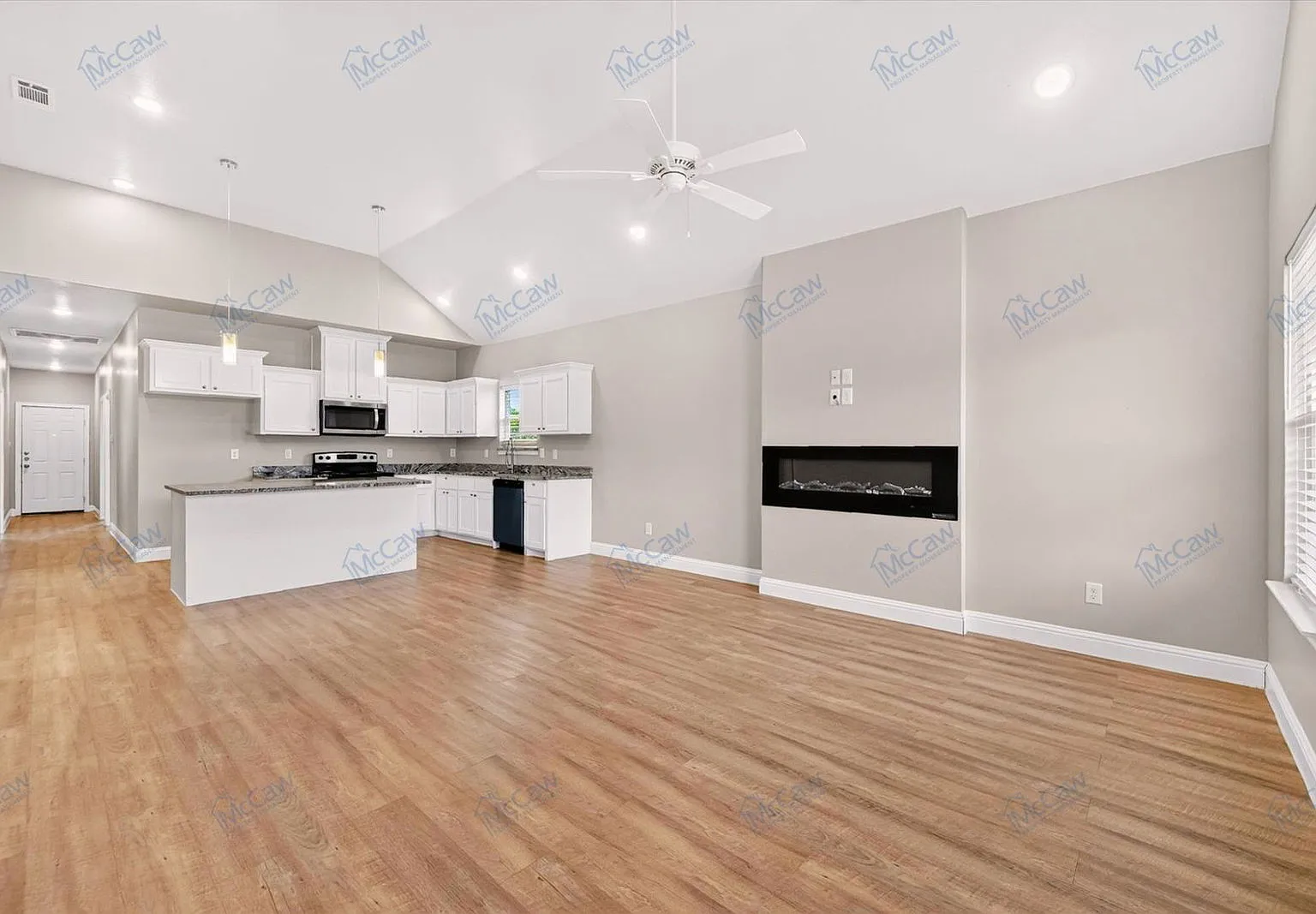 3 bed, 2.0 bath, 1355 sqft, $1,600 — Photo 3