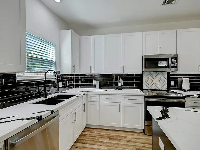 5126 Lyndhurst Dr #B — Photo 9