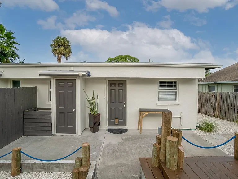 Pineapple Ave — Photo 9
