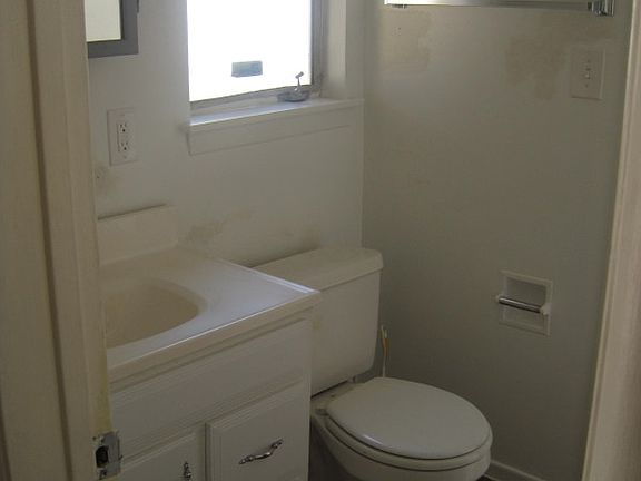 Front 3/4 Bath