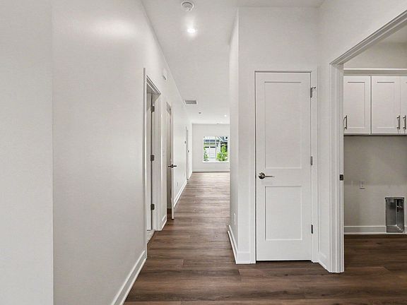 2nd image of 1907 E Woodglen Cir