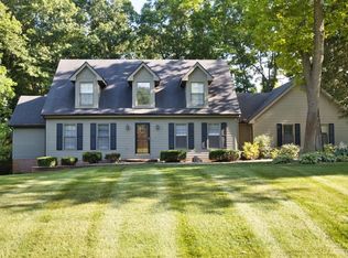 10743 Pebble Ridge Dr, South Lyon, MI 48178