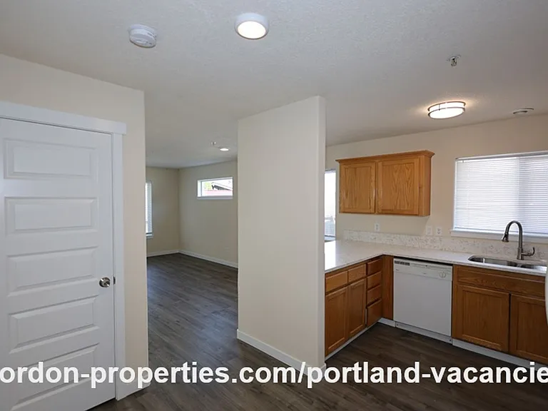 5407 SE 121st Ave — Photo 9