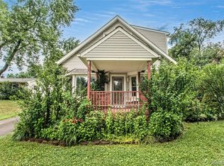 9042 Gale Rd, White Lake, MI 48386