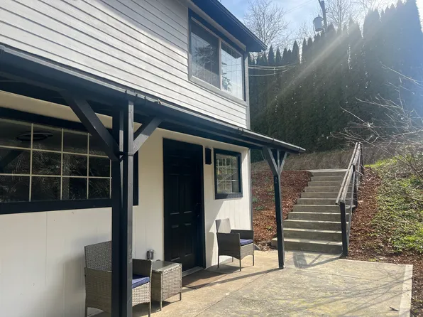 614 4th St #A, Snohomish, WA 98290