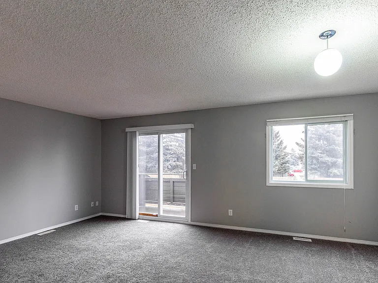 102 Oak Ave #102B — Photo 3