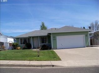 404 Crown Point St, Sutherlin, OR 97479