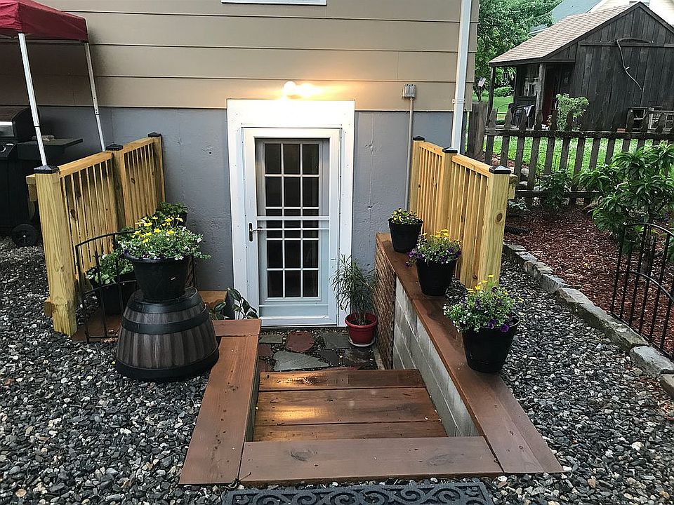 2nd image of 4 Emily St