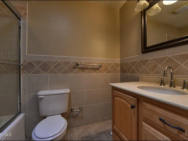 4700 Louisiana St — Photo 28