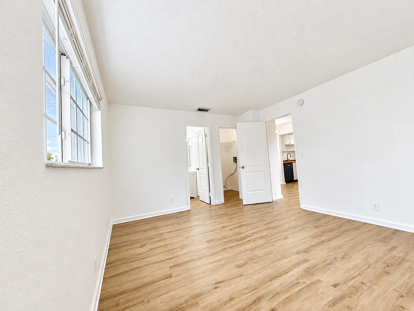 1 bed, 1.0 bath, 890 sqft, $1,650 — Photo 2