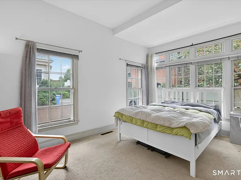 541 Chapel St #B — Photo 9