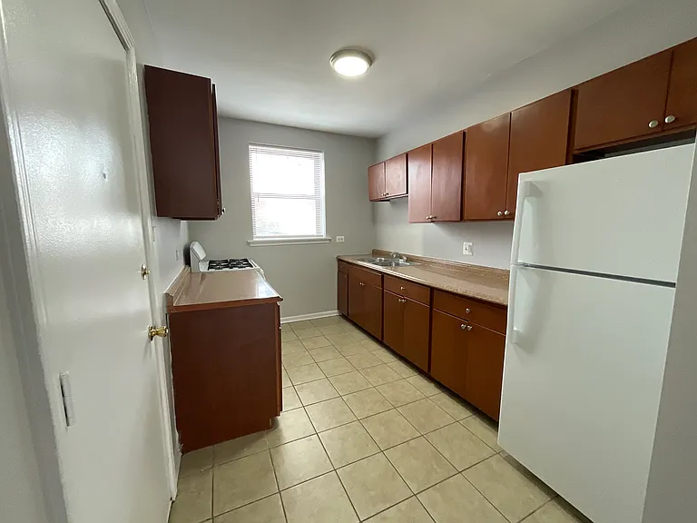 4631 S Lake Park — Photo 8