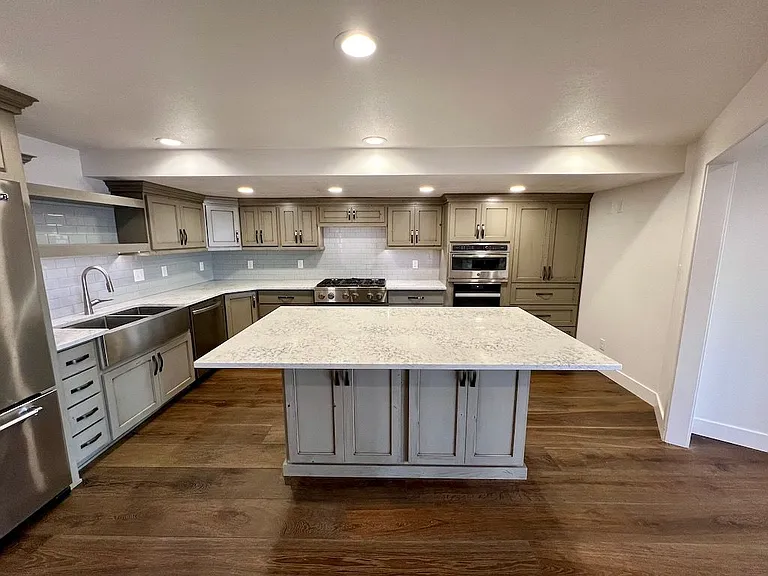 425 Lakeview Way — Photo 6