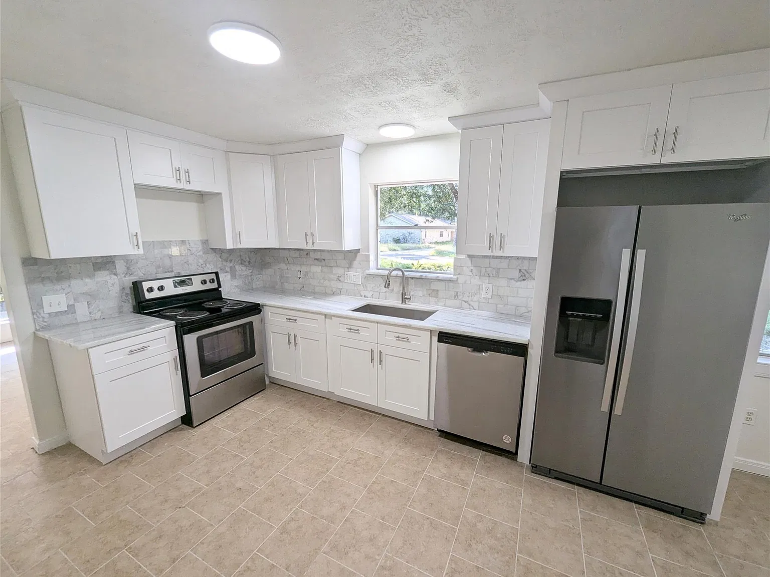 4 bed, 2.0 bath, 2306 sqft, $1,895 — Photo 1