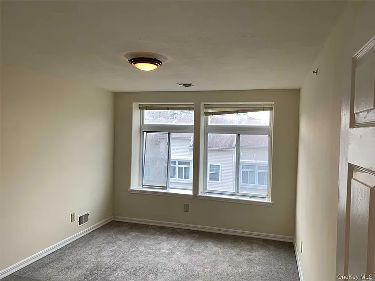 7518 Aquatic Dr #B — Photo 11
