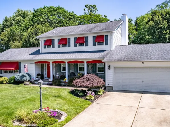 5 Princeton Dr, Bordentown, NJ 08505