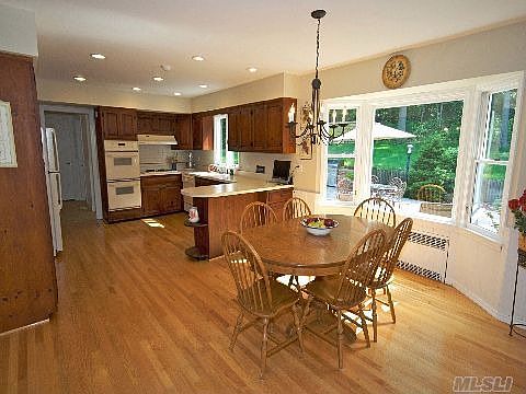 4th image of 28 Crooked Oak Rd