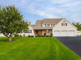 19 Green Field Ln, North Haven, CT 06473