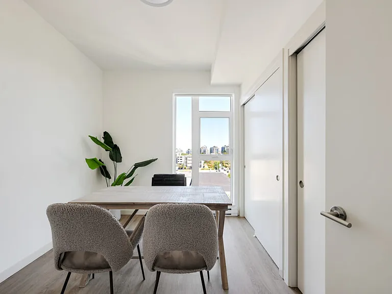 480 Esquimalt Rd — Photo 58