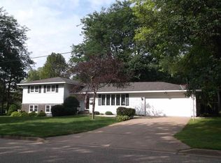 861 4th St, Port Edwards, WI 54469