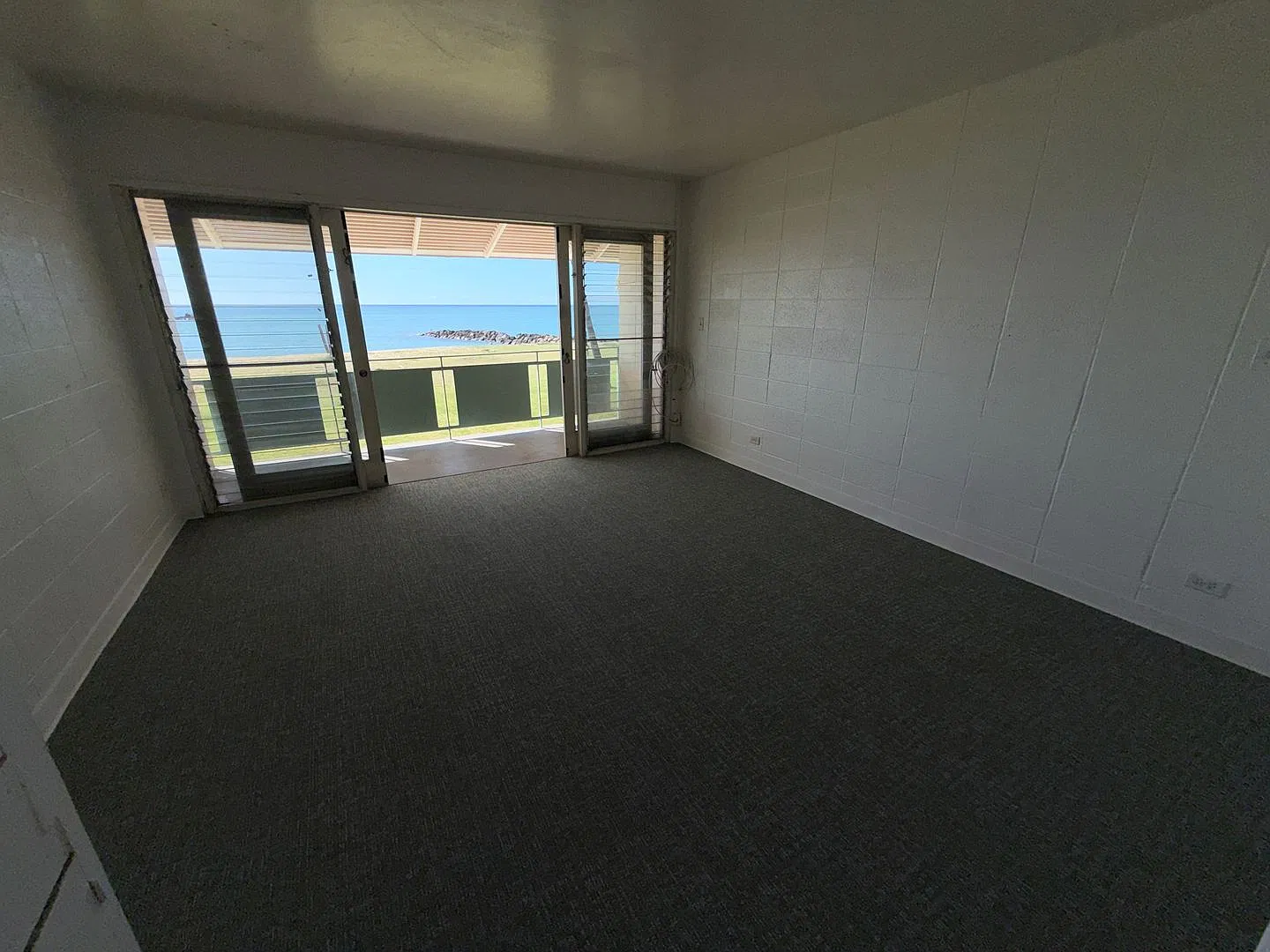 Beach Front Studio - Pokai Bay Beach Cabanas — Photo 3