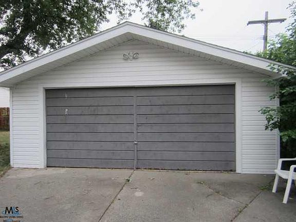 3rd image of 746 Eastlawn Ave