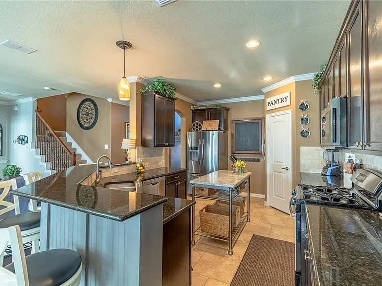 809 Park Place Ln — Photo 6