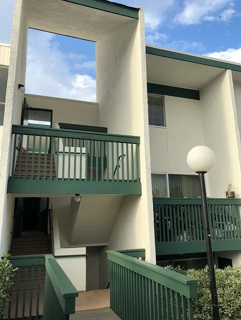2 bed, 1.5 bath, 996 sqft, $2,550 — Photo 2