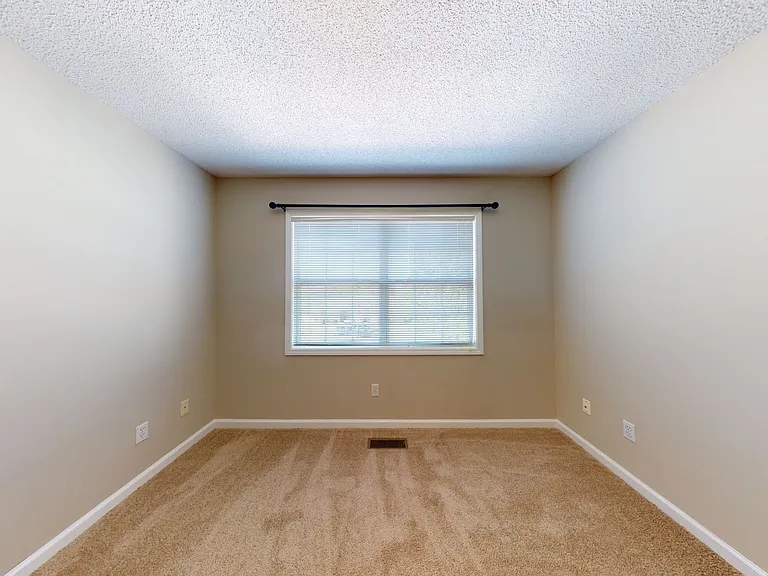 130 Woodmere Dr — Photo 23