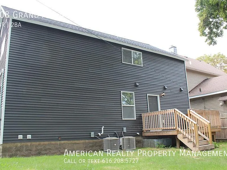 308 Grand Ave NE — Photo 12