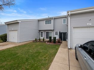 277 E Alpine Dr, Glendale Heights, IL