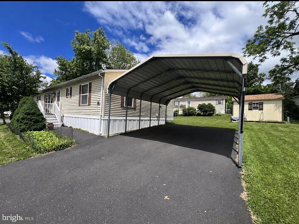 1st image of 204 Green Hill Dr