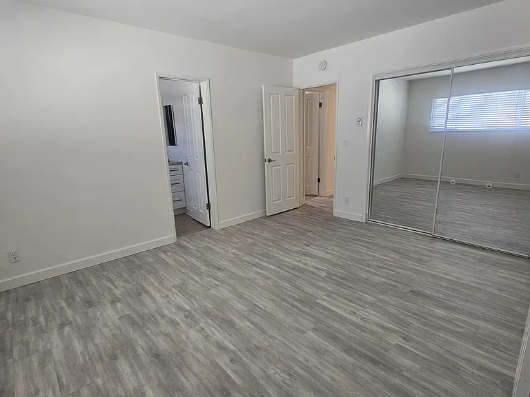 1017 10th St #6 — Photo 17