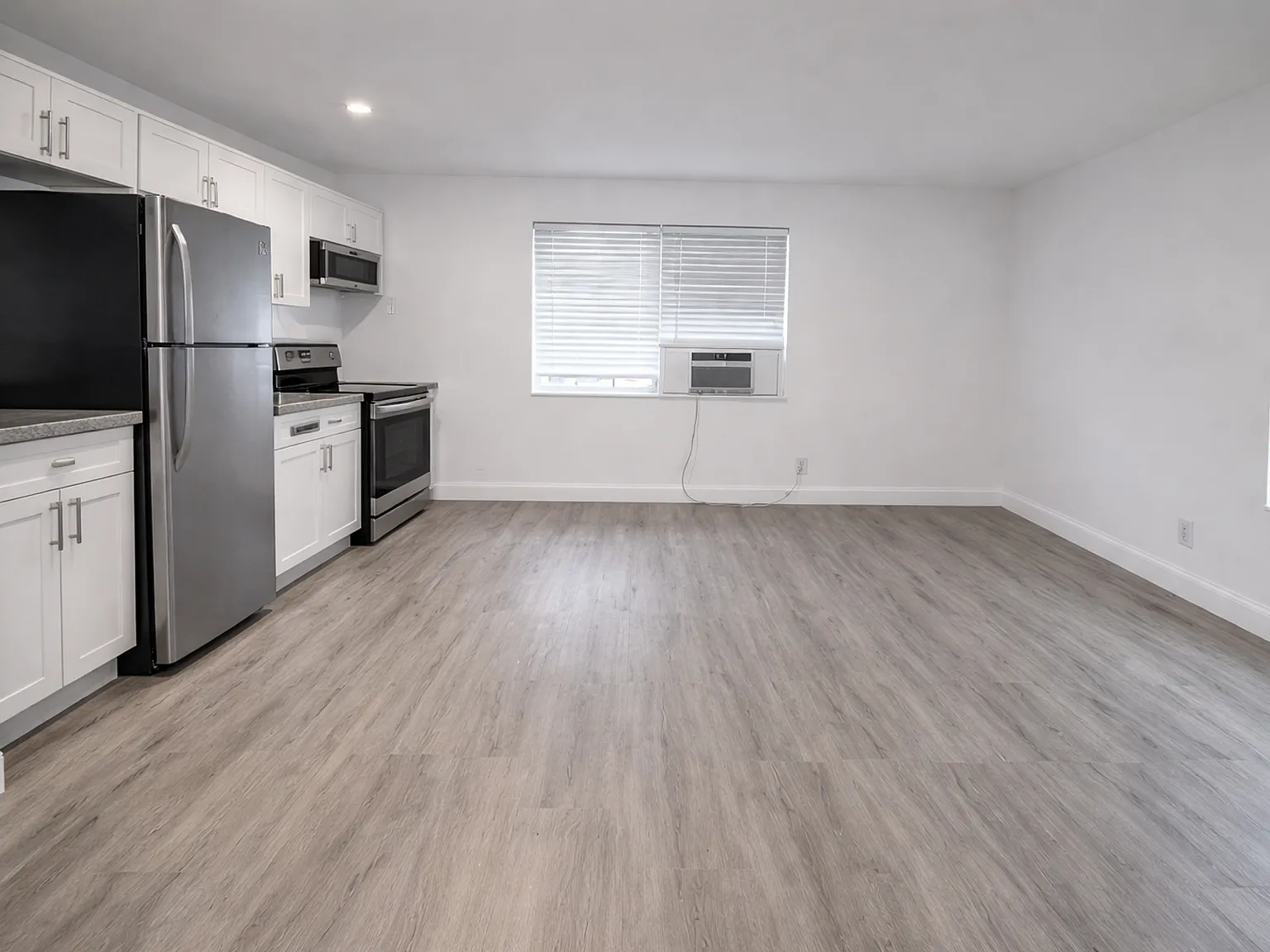 Waterfront with Pool - Las Olas Isles - walk to Las Olas, Beach $995 Special Dep & $995 First mon... — Photo 1