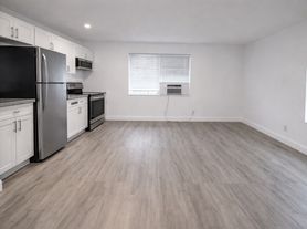 Waterfront with Pool - Las Olas Isles - walk to Las Olas, Beach $995 Special Dep & $995 First mon...