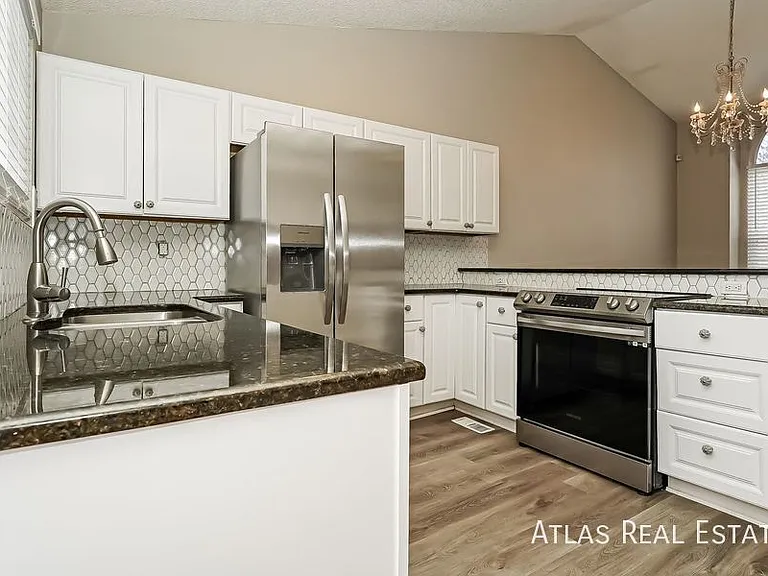 4324 N Liverpool Ct — Photo 7