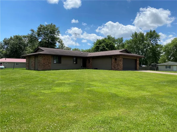 205 E Locust St, Ashmore, IL 61912