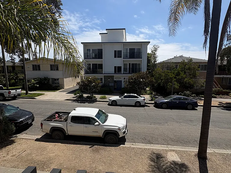 405 Corona Del Mar #6 — Photo 4